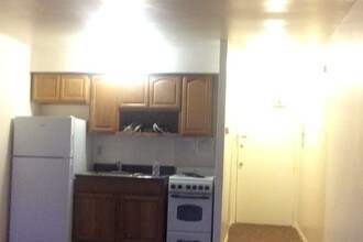 774 Grove St, Unit 1 in Irvington, NJ - Foto de edificio - Building Photo