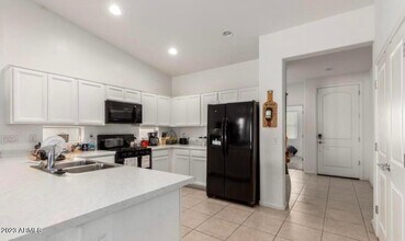 12356 W Orangewood Ave in Glendale, AZ - Building Photo - Building Photo