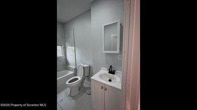 808 1/2 Eynon St in Scranton, PA - Building Photo - Building Photo