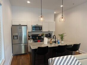 2100 W Cary St, Unit 100 in Richmond, VA - Building Photo - Building Photo