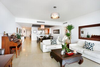 2627 S Bayshore Dr in Miami, FL - Building Photo - Building Photo