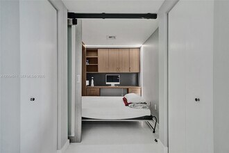 1300 S Miami Ave, Unit 4503 in Miami, FL - Foto de edificio - Building Photo