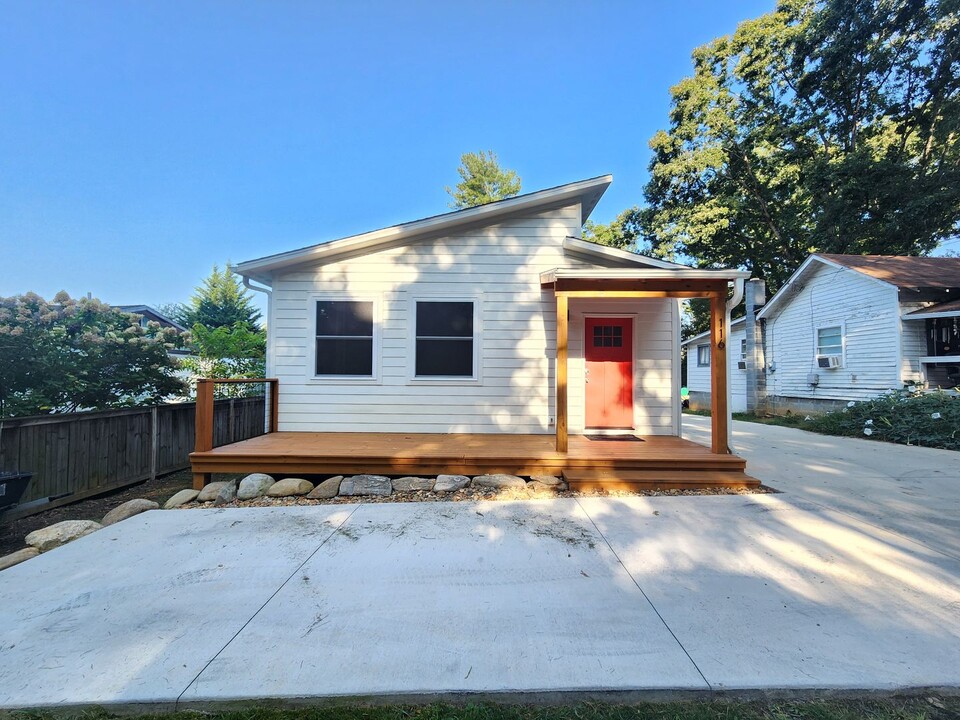 116 Arnold Rd in Asheville, NC - Building Photo