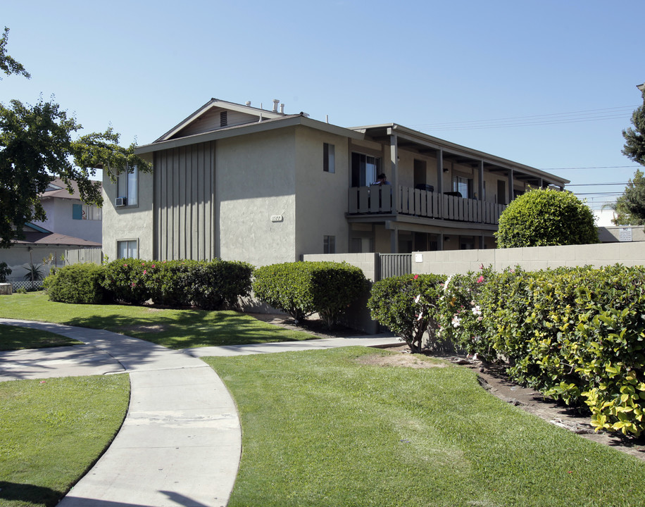 Shelter Cove Apartment in Anaheim, CA - Building Photo