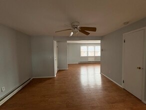 53 Hiltbrand Rd in Bristol, CT - Foto de edificio - Building Photo