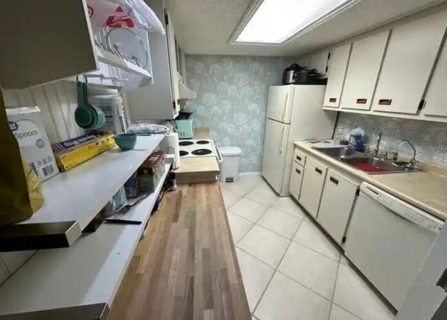600 Executive Center Dr, Unit 1106 in West Palm Beach, FL - Building Photo - Building Photo