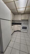4200 NW 3rd Ct in Plantation, FL - Building Photo
