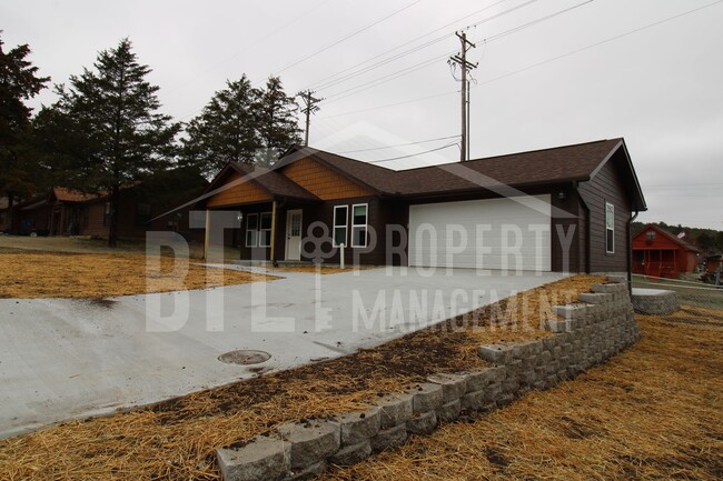 property at 300 Valley Stream Cir