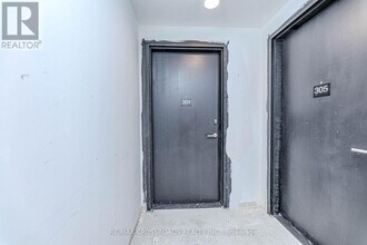 6 Chartwell Rd in Toronto, ON - Building Photo - Building Photo