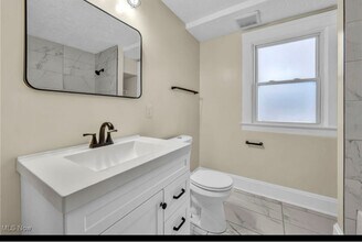 2884 Noble Rd in Cleveland Heights, OH - Building Photo - Building Photo