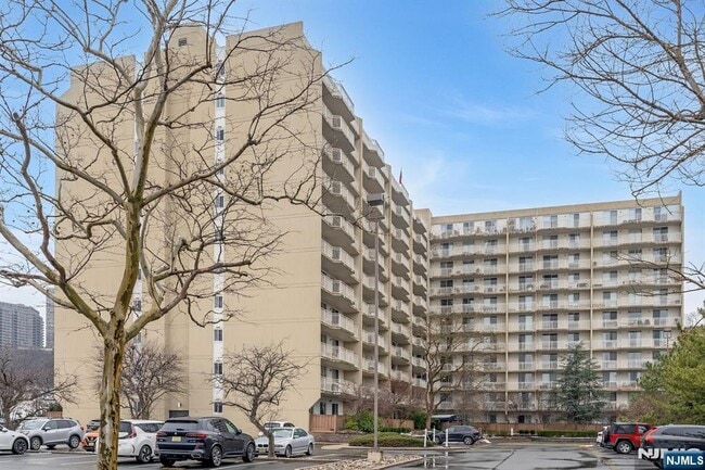 1055 River  809 in Edgewater, NJ - Building Photo - Building Photo