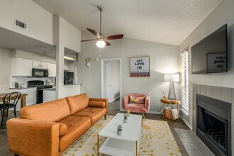 Rock Springs Duplexes in Round Rock, TX - Building Photo - Interior Photo