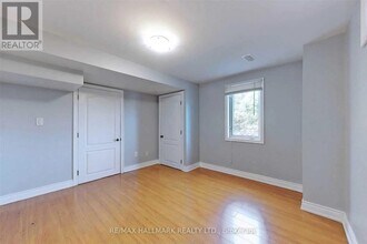 160 Tower Hill Rd in Richmond Hill, ON - Building Photo - Building Photo