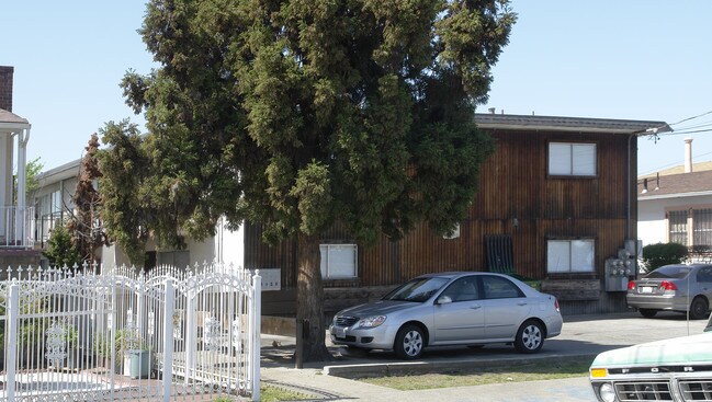 6229 Hayes St in Oakland, CA - Foto de edificio - Building Photo
