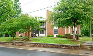 Victoria Square Apartments in Charlotte, NC - Building Photo - Building Photo