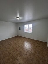 309 Columbia Dr SE, Unit B in Albuquerque, NM - Foto de edificio - Building Photo