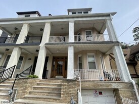 237 Park Ave in Cliffside Park, NJ - Building Photo