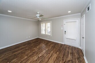 1585 Pepperwood St in Memphis, TN - Foto de edificio - Building Photo