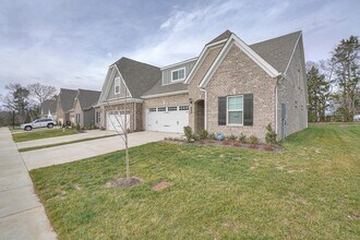 2309 Laurelstone Dr in Murfreesboro, TN - Foto de edificio - Building Photo