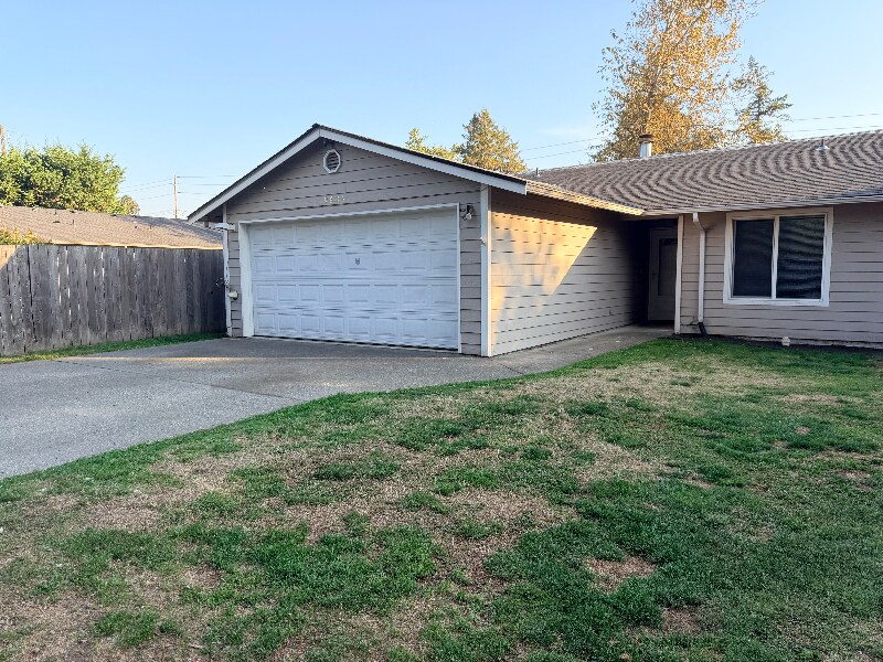 9806 10th Ave E in Tacoma, WA - Building Photo