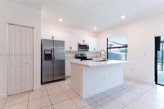 25185 SW 108th Ave in Homestead, FL - Foto de edificio - Building Photo