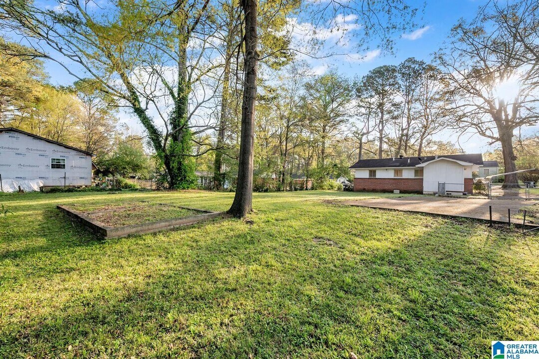 104 Hardy Rd in Hueytown, AL - Building Photo