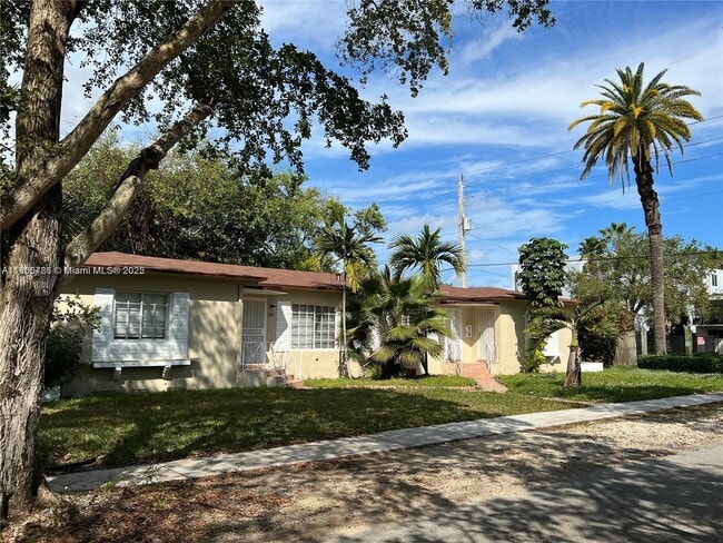 597 NE 121st St in North Miami, FL - Building Photo - Building Photo