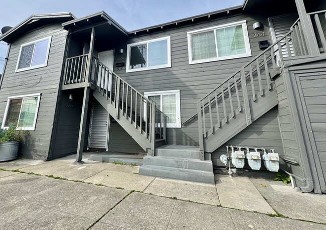 2735 Chestnut St in Oakland, CA - Building Photo - Building Photo