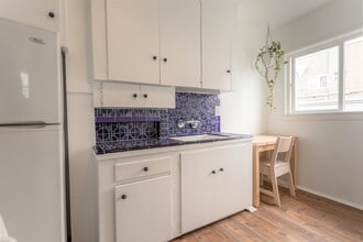 18 Breeze Ave, Unit 4 in Venice, CA - Building Photo - Building Photo