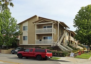 402 N Clementine St Apartments