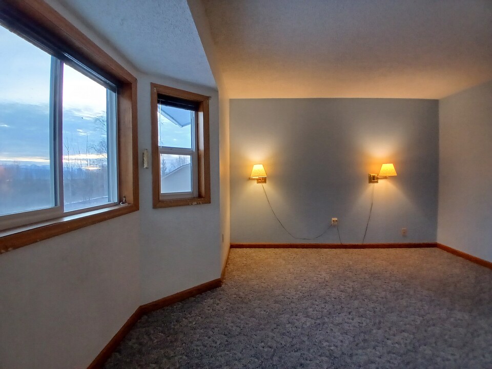 15160 Robin Ln in Palmer, AK - Building Photo