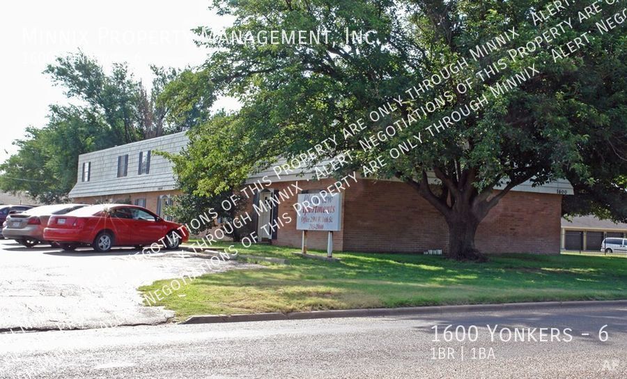 1600 Yonkers St, Unit 6 in Plainview, TX - Building Photo