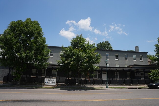 863 McCallie Ave in Chattanooga, TN - Foto de edificio - Building Photo