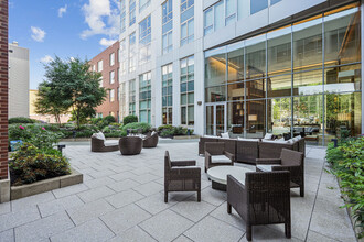 Serenity in Jamaica Plain, MA - Foto de edificio - Building Photo