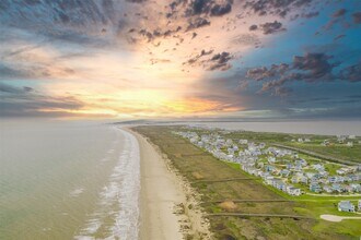 25206 Sausalito Dr in Galveston, TX - Building Photo - Building Photo