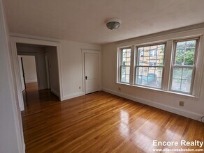 120 Summer St in Malden, MA - Foto de edificio - Building Photo