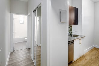 587 Avenue Road in Toronto, ON - Building Photo - Interior Photo