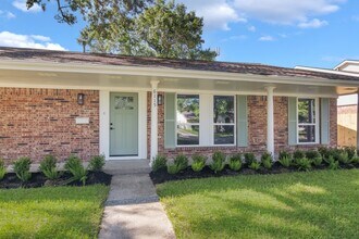 6115 Lymbar Dr in Houston, TX - Building Photo - Building Photo