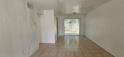 1225 Kennedy Rd in Daytona Beach, FL - Foto de edificio - Building Photo