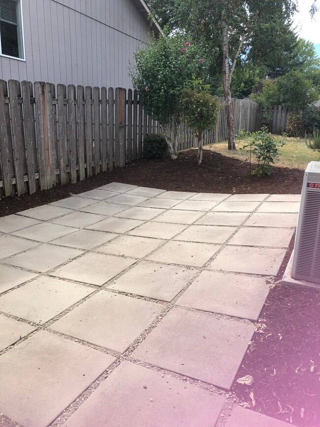 12289 SW 114th Ter in Portland, OR - Foto de edificio - Building Photo