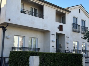 457 N Spaulding Ave, Unit Top Floor w Balcony in Los Angeles, CA - Building Photo - Building Photo