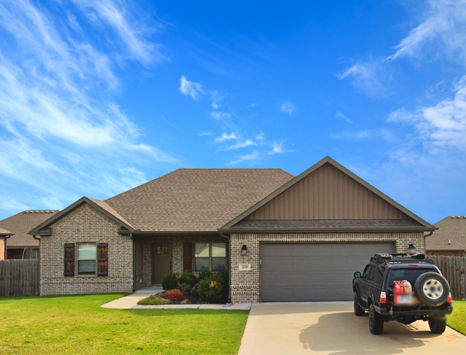 550 Captain Hopkins St in Prairie Grove, AR - Building Photo
