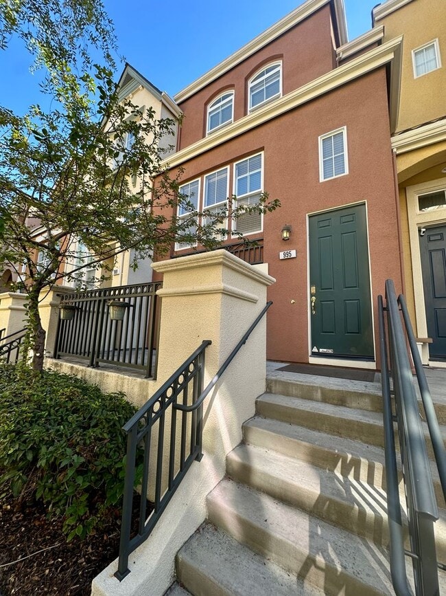 995 Cole Pl