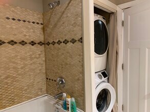 2925 W Lyndale St, Unit Lyndaleapartment1 in Chicago, IL - Building Photo - Building Photo