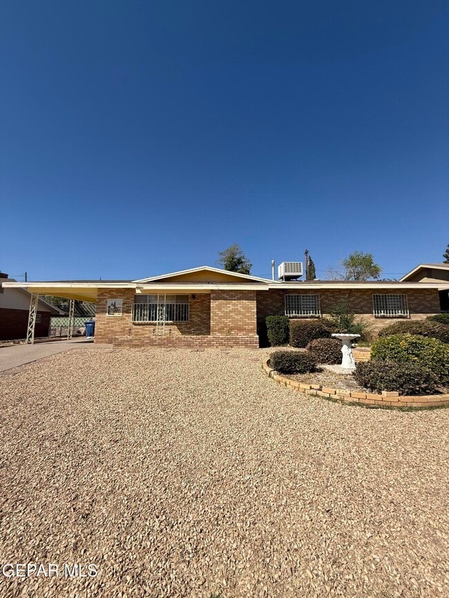 6249 Dew Dr in El Paso, TX - Building Photo - Building Photo