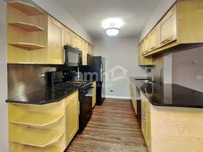 205 Port Royal Cir in Aurora, IL - Foto de edificio - Building Photo