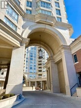 2285 Lake Shore Blvd W in Toronto, ON - Building Photo - Building Photo