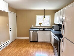 2215 Nichols Rd in Arlington Heights, IL - Building Photo - Building Photo