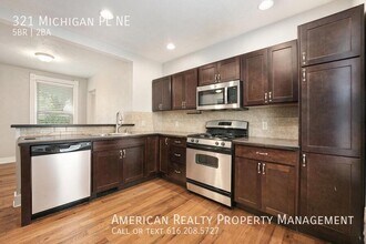 321 Michigan Pl NE in Grand Rapids, MI - Building Photo - Building Photo