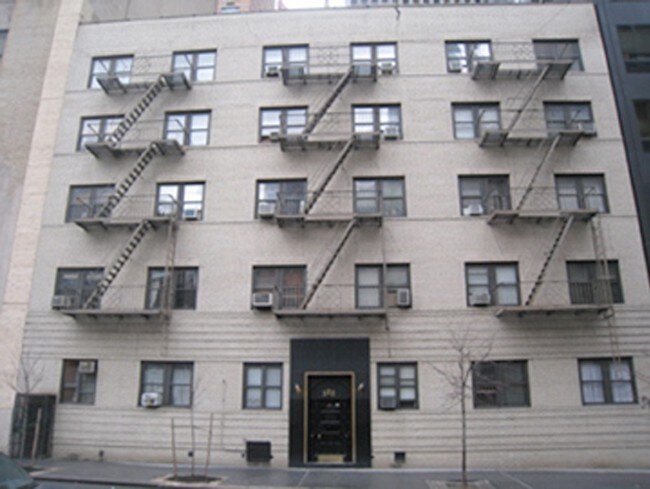 222 E 56th St in New York, NY - Foto de edificio - Building Photo